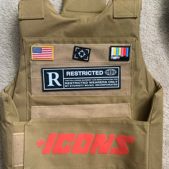 Brand new army vest never wornand comes with extra patches to change up color